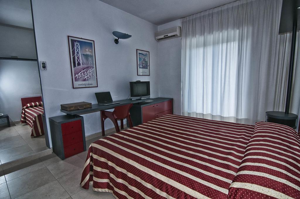Garden Hotel Molfetta Ruang foto