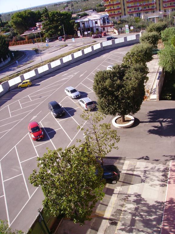 Garden Hotel Molfetta Bagian luar foto