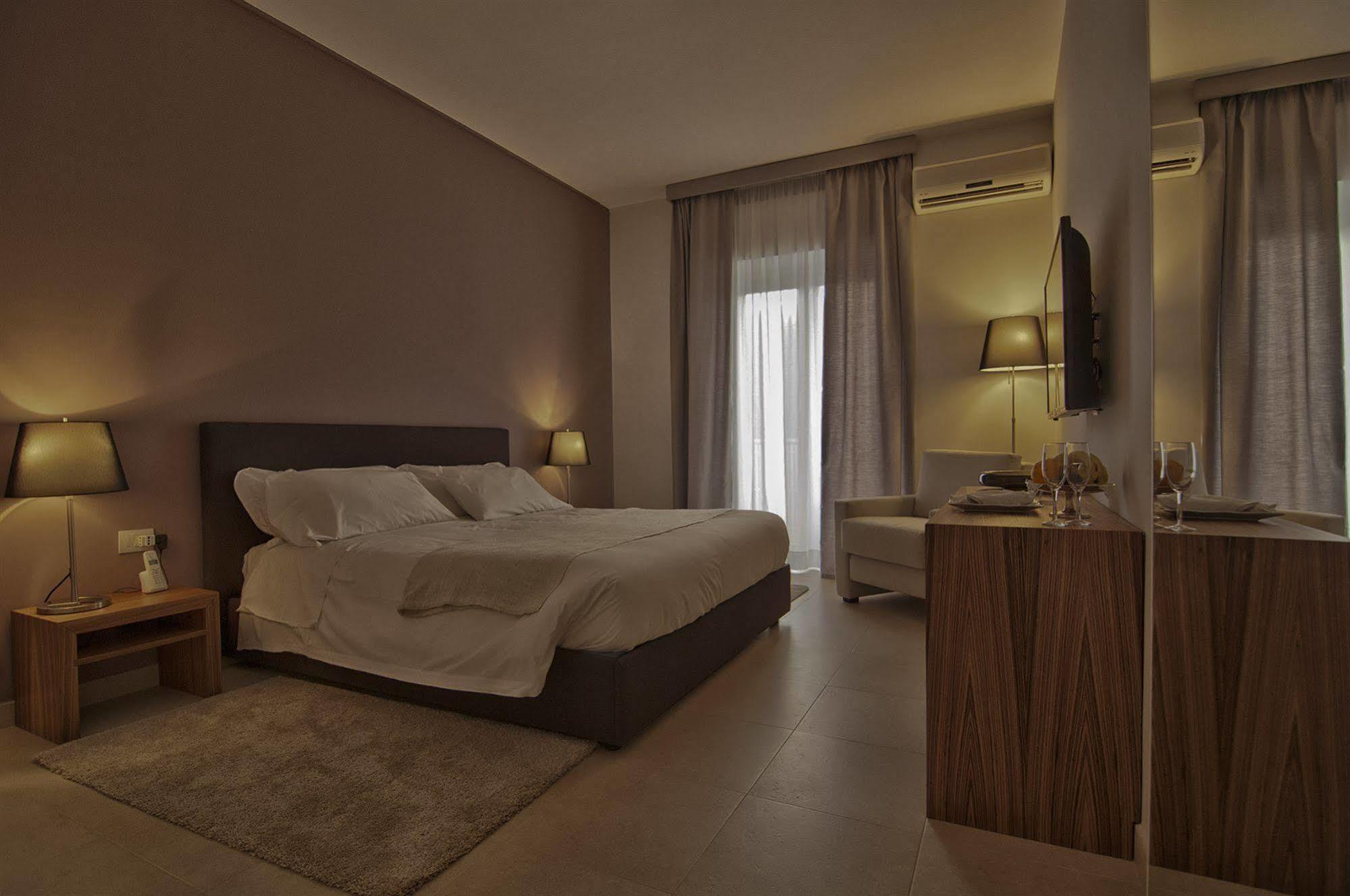 Garden Hotel Molfetta Bagian luar foto