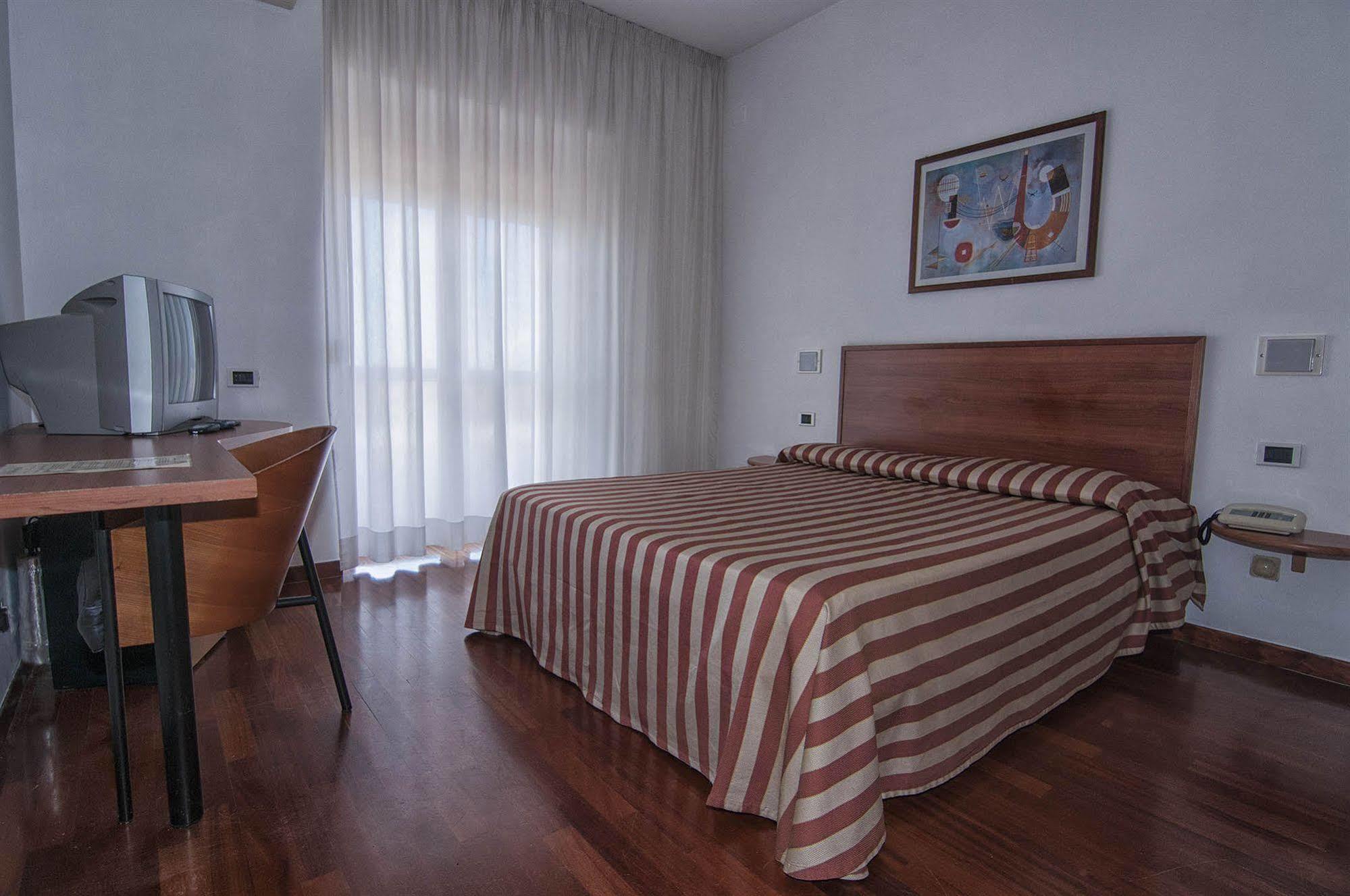 Garden Hotel Molfetta Bagian luar foto