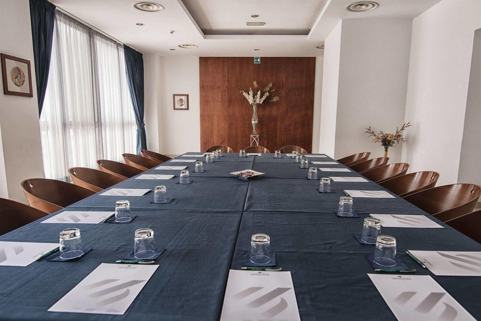 Garden Hotel Molfetta Bagian luar foto