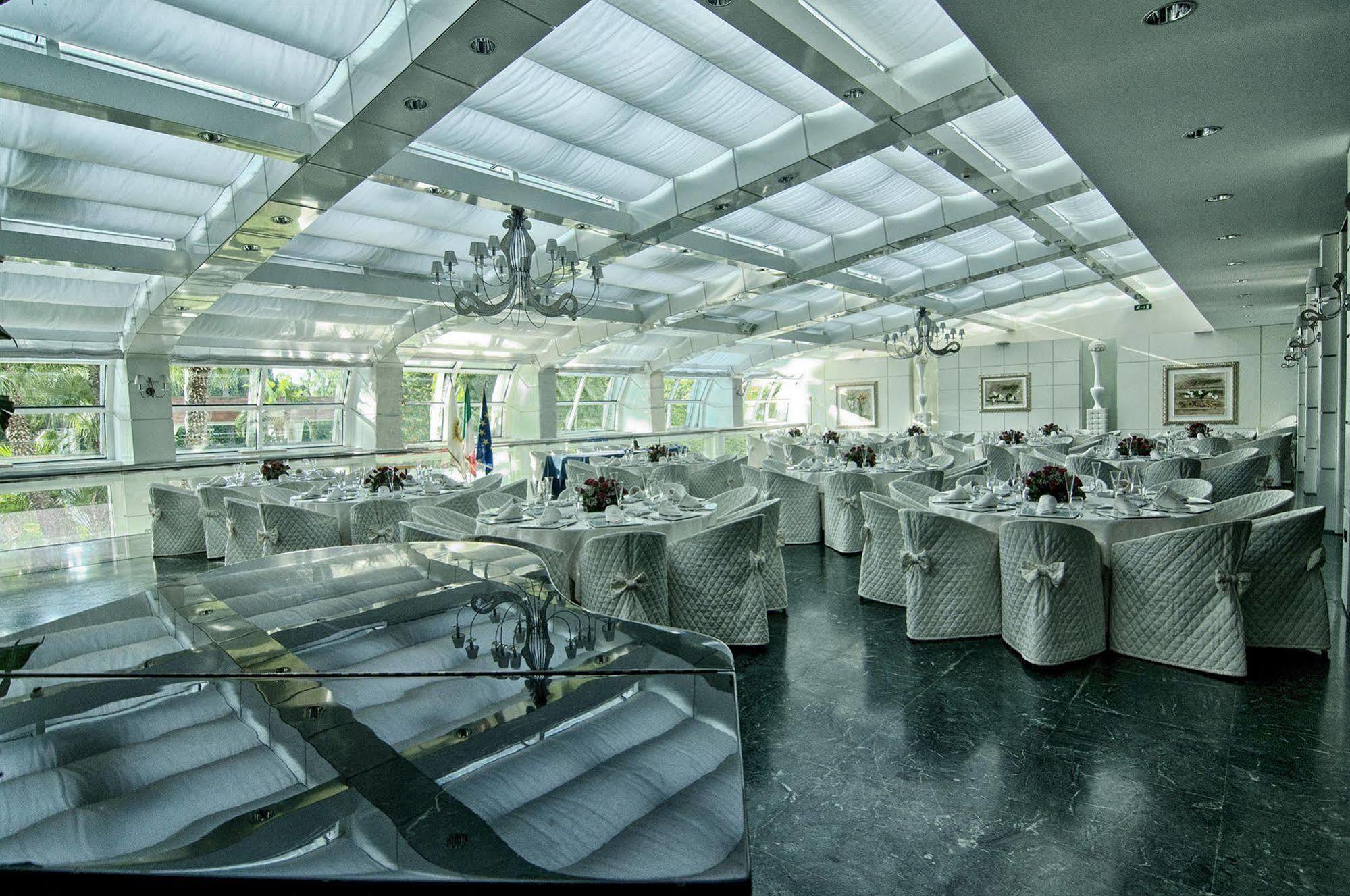 Garden Hotel Molfetta Bagian luar foto