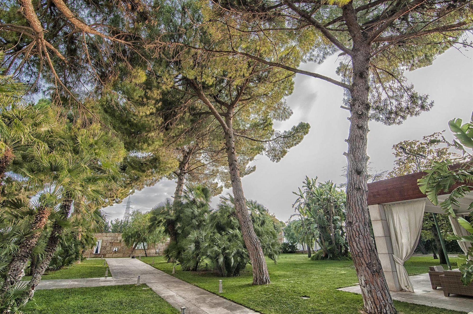 Garden Hotel Molfetta Bagian luar foto